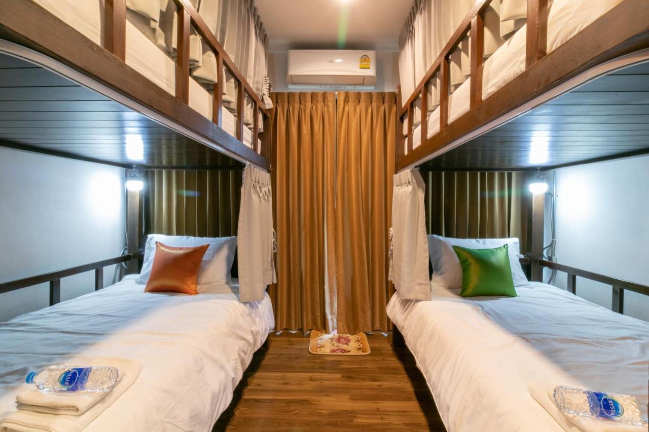 Phobphan Hostel Bangkok Esterno foto