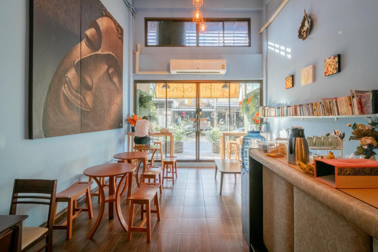 Phobphan Hostel Bangkok Esterno foto