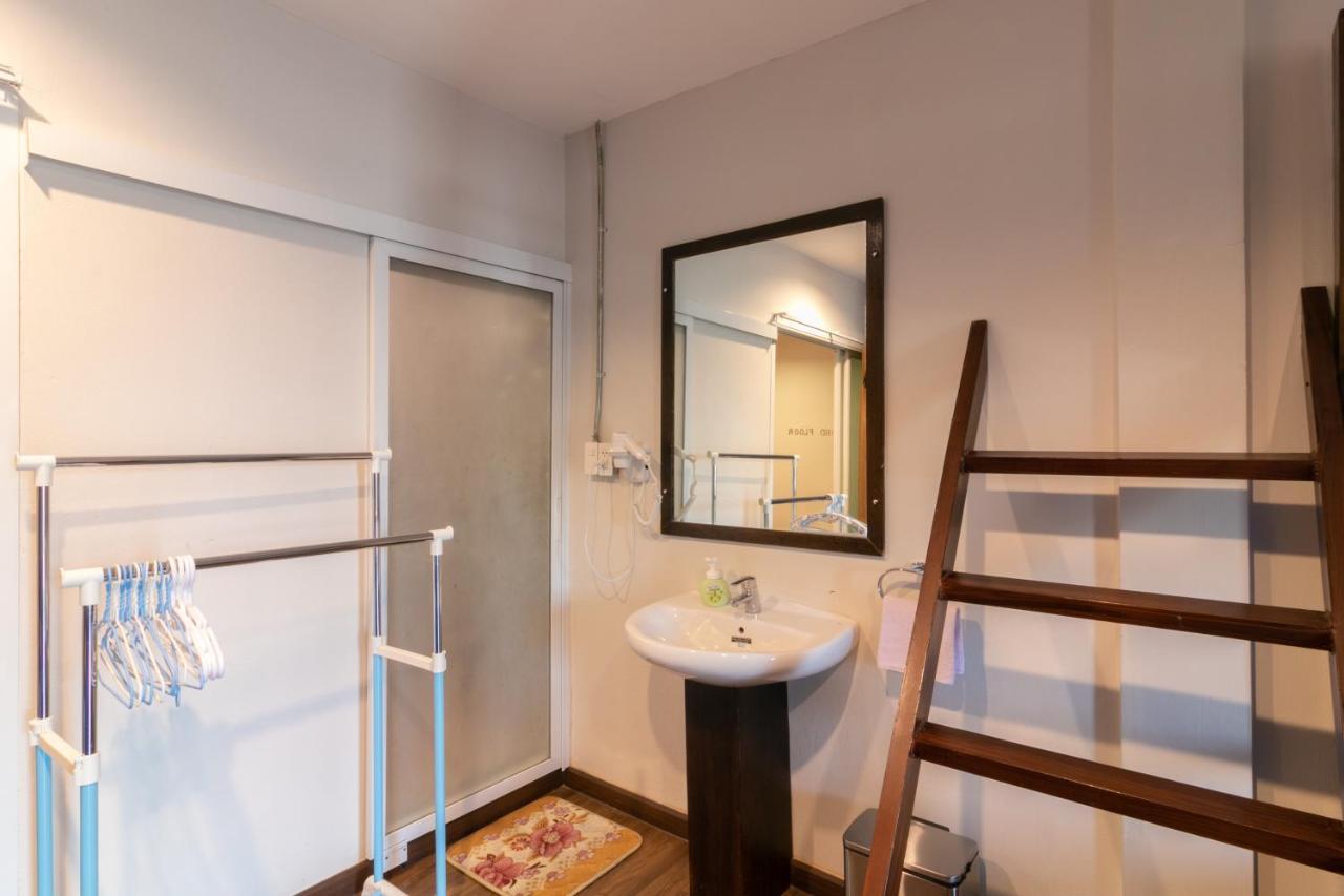 Phobphan Hostel Bangkok Esterno foto